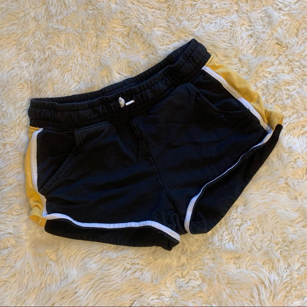Shorts yellow and black
